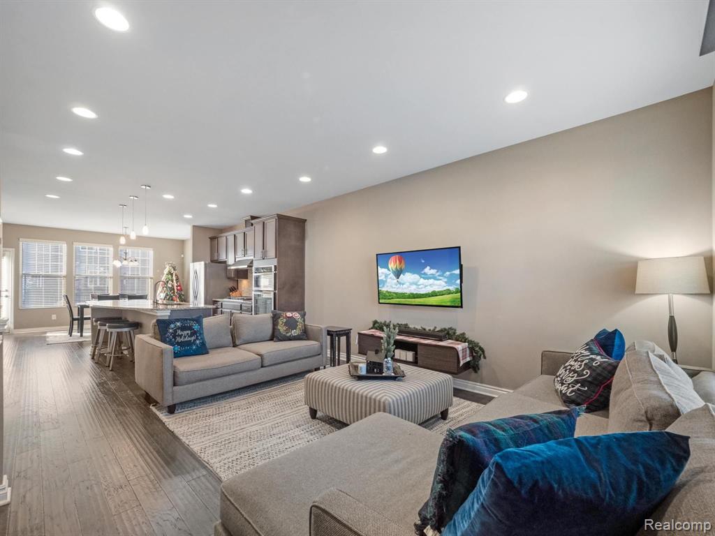 2665 Helmsdale Circle Rochester Hills, MI 48307 - Photo 6 of 33