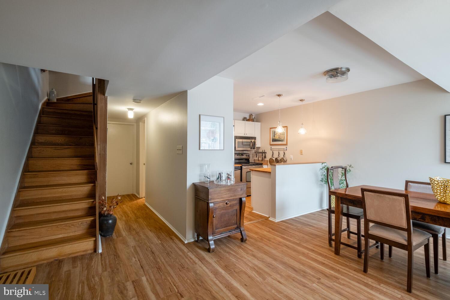 11579 Maple Ridge Road Reston, VA 20190 - Photo 2 of 37