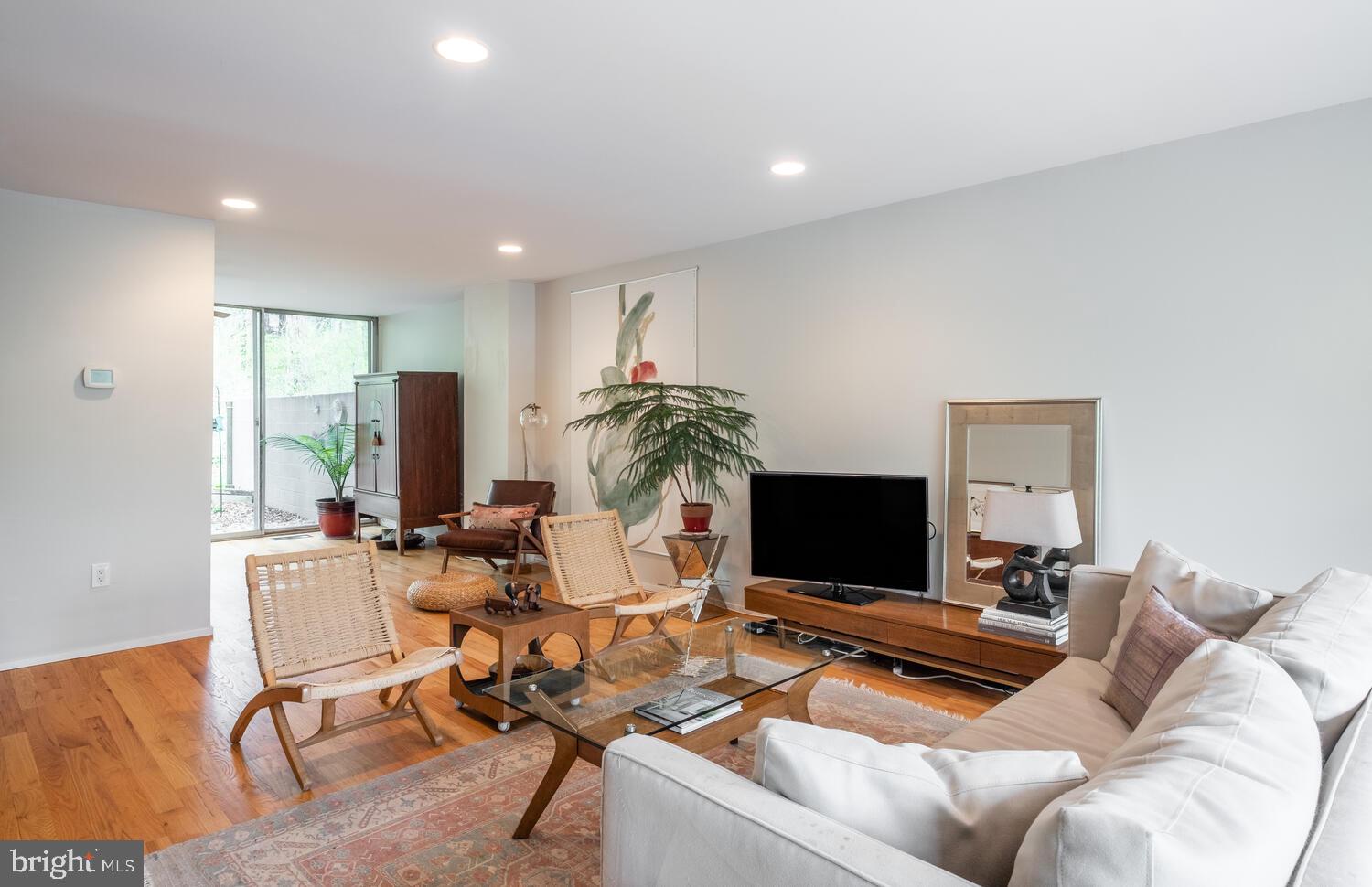 11579 Maple Ridge Road Reston, VA 20190 - Photo 15 of 37