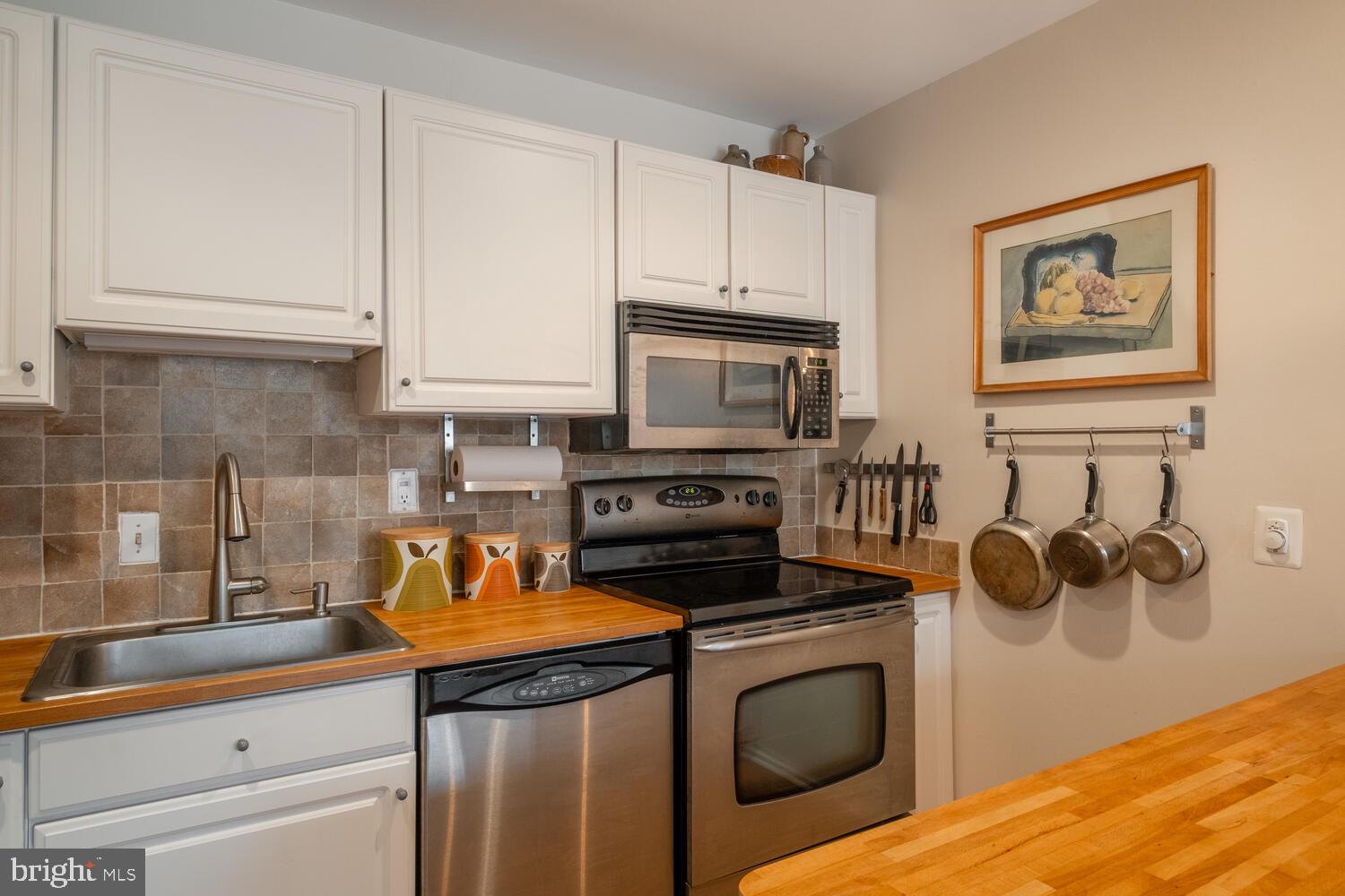 11579 Maple Ridge Road Reston, VA 20190 - Photo 7 of 37