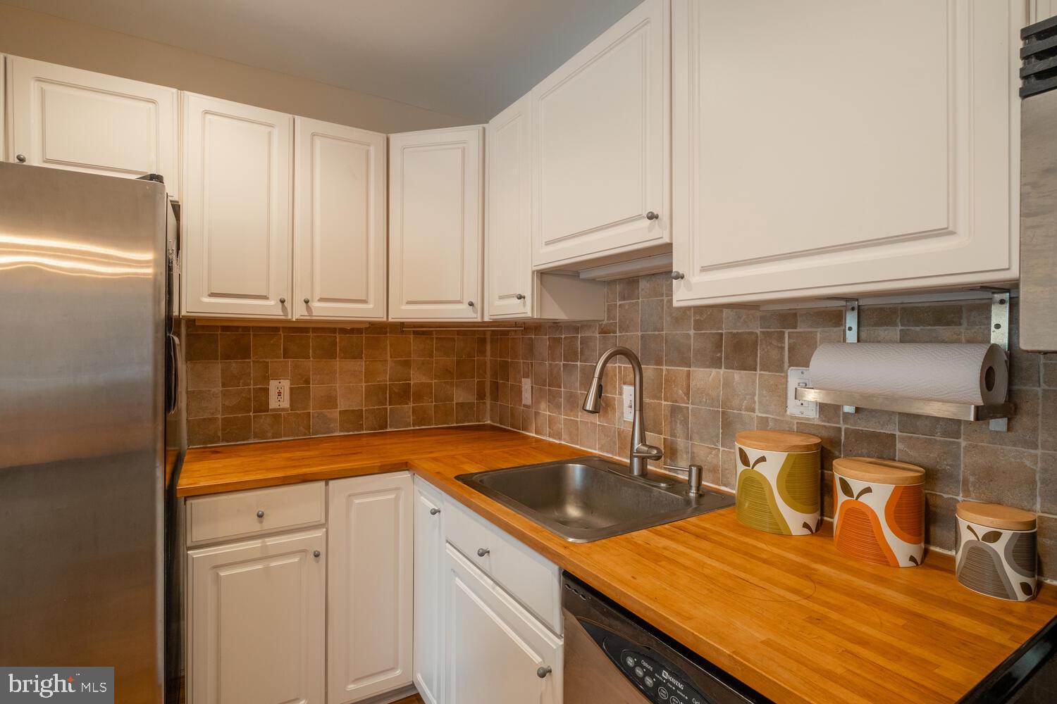 11579 Maple Ridge Road Reston, VA 20190 - Photo 10 of 37