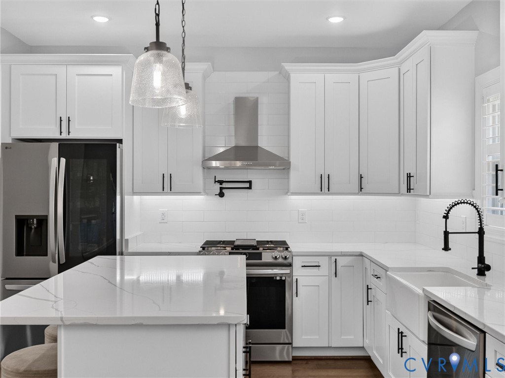9011 Midway Road Henrico, VA 23229 - Photo 22 of 65 Modern kitchen featuring white shaker cabinetry, s