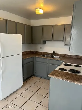 $1,050 | 1900 Goldfield Street, Unit B, North Las Vegas, NV 89030