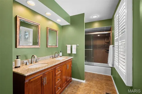 $630,000 | 338 Branchport Drive, Chesterfield, MO 63017
