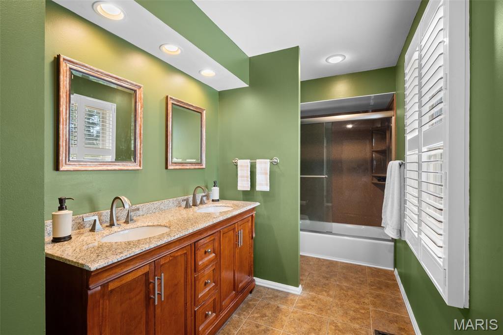 338 Branchport Drive Chesterfield, MO 63017 - Photo 19 of 36
