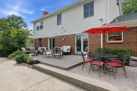 $630,000 | 338 Branchport Drive, Chesterfield, MO 63017