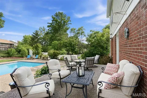 $630,000 | 338 Branchport Drive, Chesterfield, MO 63017