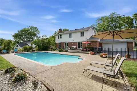 $630,000 | 338 Branchport Drive, Chesterfield, MO 63017