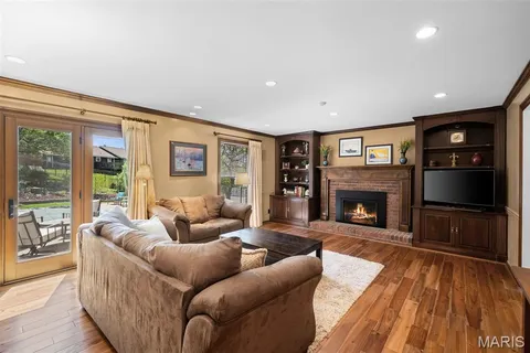 $630,000 | 338 Branchport Drive, Chesterfield, MO 63017