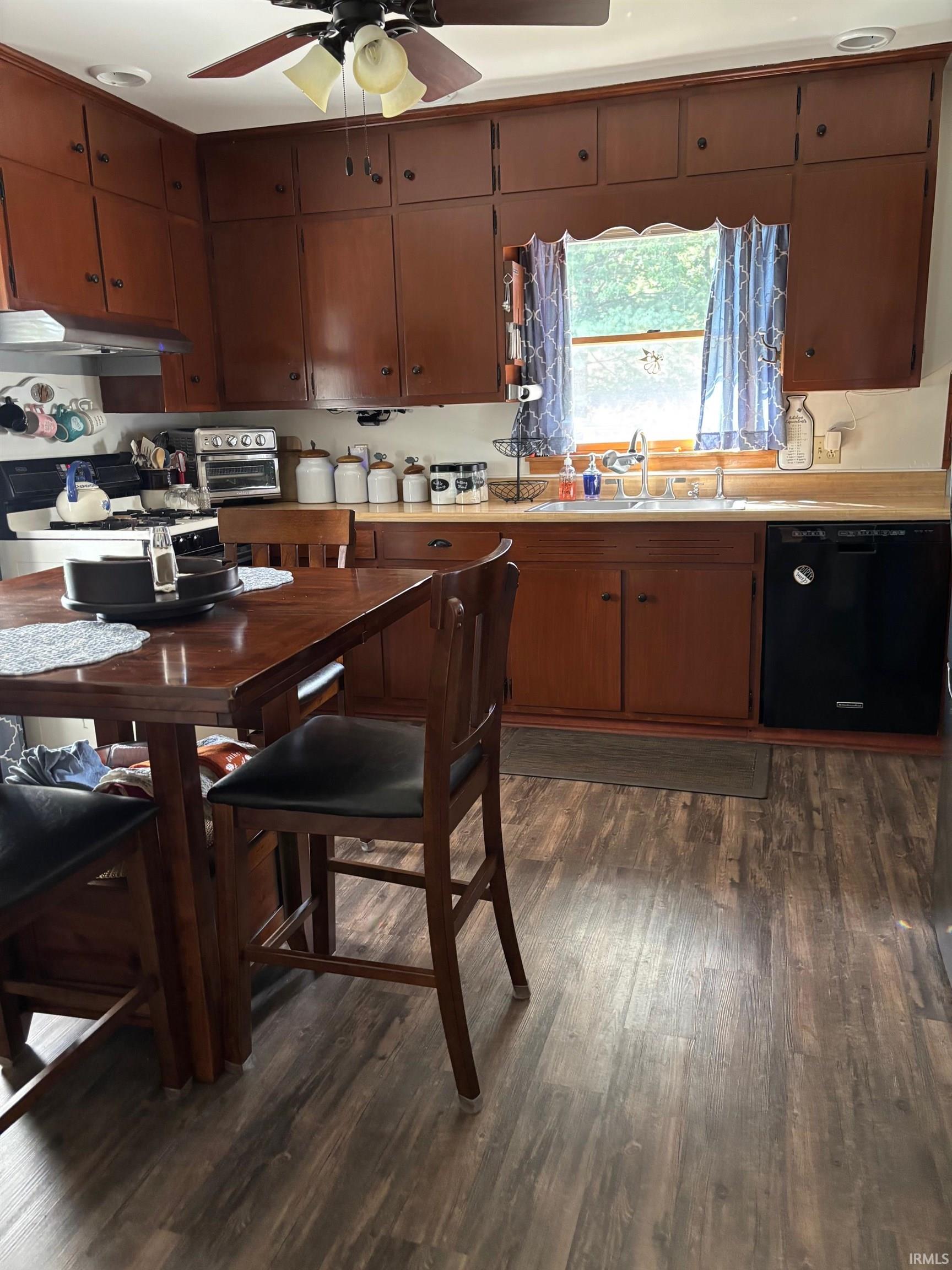 724 Elm Road Bremen, IN 46506 - Photo 3 of 21