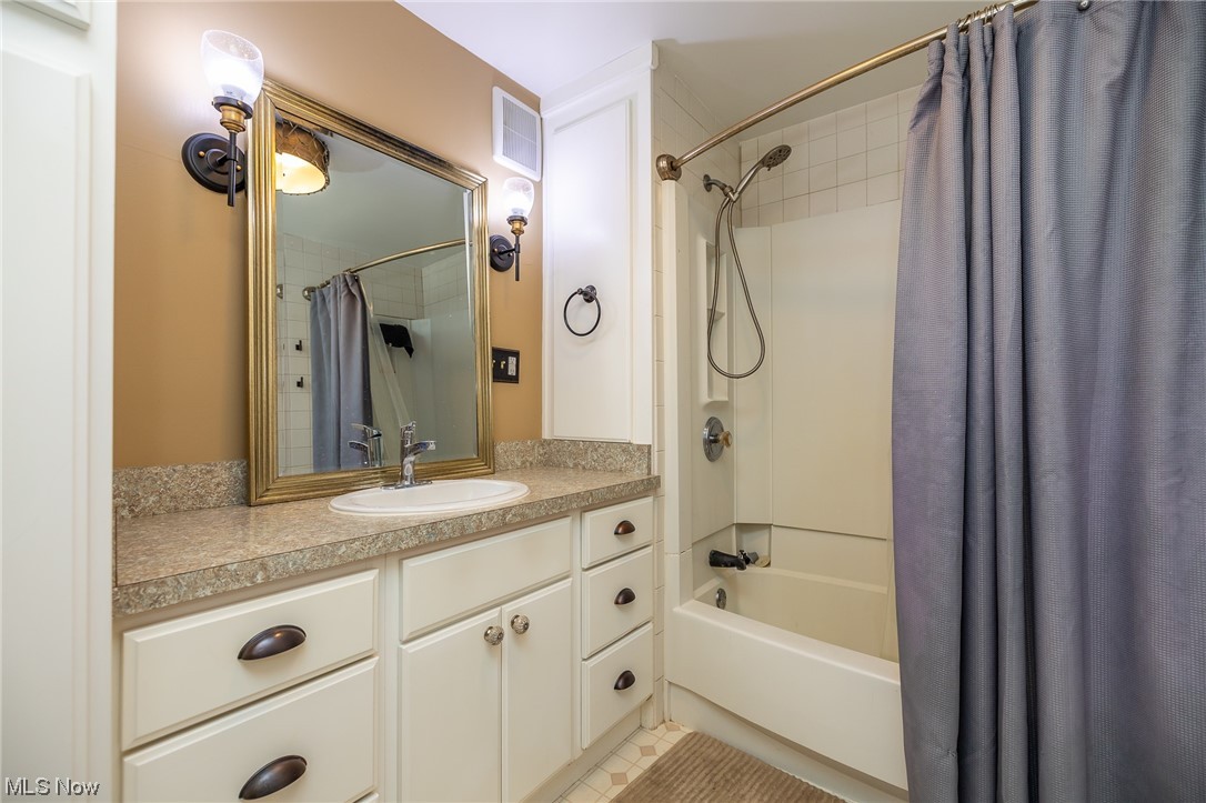2187 Barclay Messerly Road Southington, OH 44470 - Photo 13 of 35