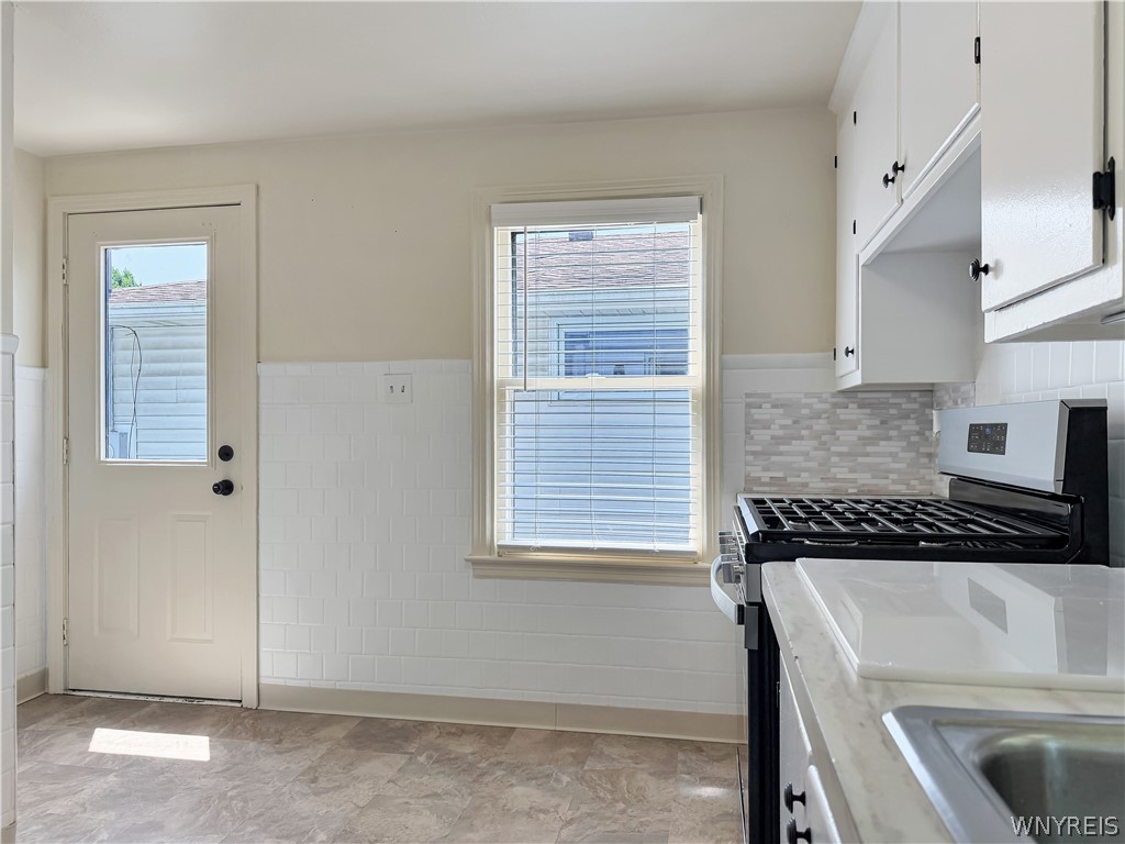 878 Beach Road Cheektowaga, NY 14225 - Photo 22 of 34 Kitchen