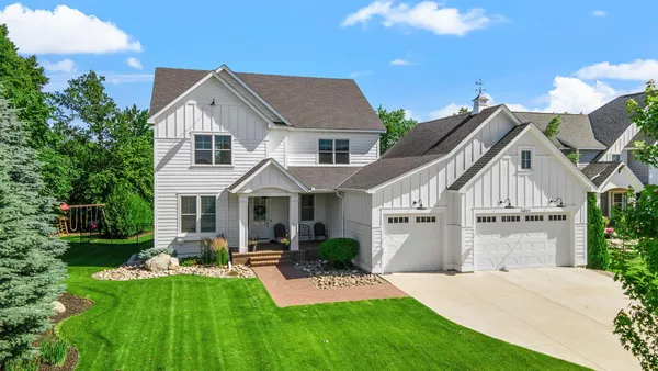 $1,299,900 | 2522 Woods Drive, Victoria, MN 55386