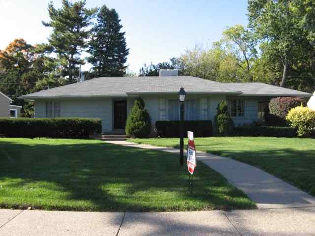 2132 Fairhaven Road Davenport, IA 52803 - Photo 1 of 8 Gallery Image 1
