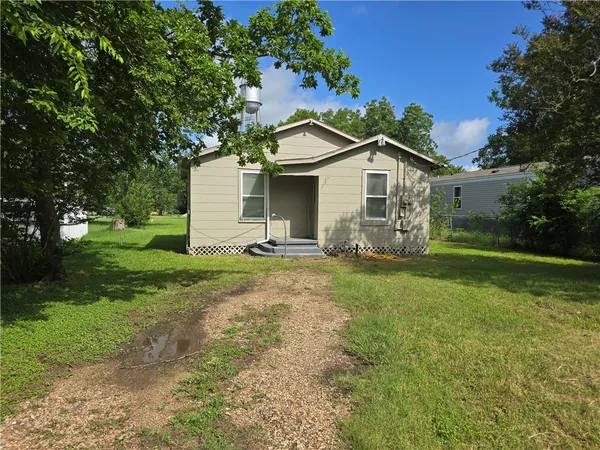 $68,000 | 115 South Dallas Street, Bremond, TX 76629