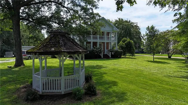 $250,000 | 509 Broad Street, Waverly, MO 64096