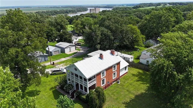 $250,000 | 509 Broad Street, Waverly, MO 64096