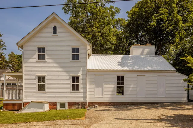 $1,275,000 | 18 James Street, Rhinecliff, NY 12574