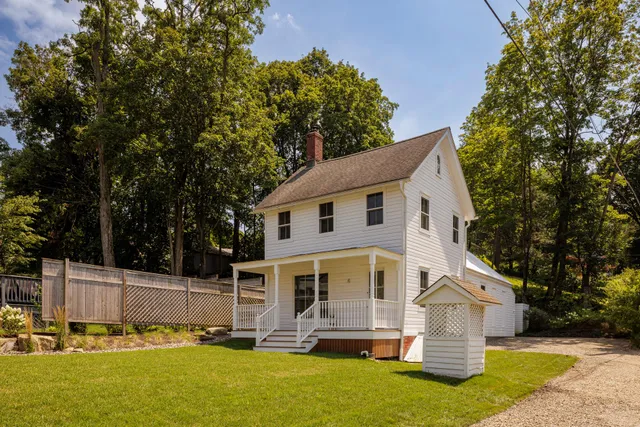 $1,275,000 | 18 James Street, Rhinecliff, NY 12574