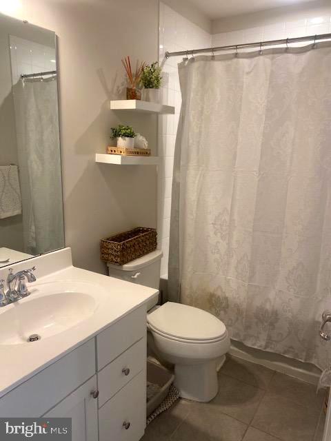 304 Pinnacle Place Sewell, NJ 08080 - Photo 17 of 41 Hallway bathroom