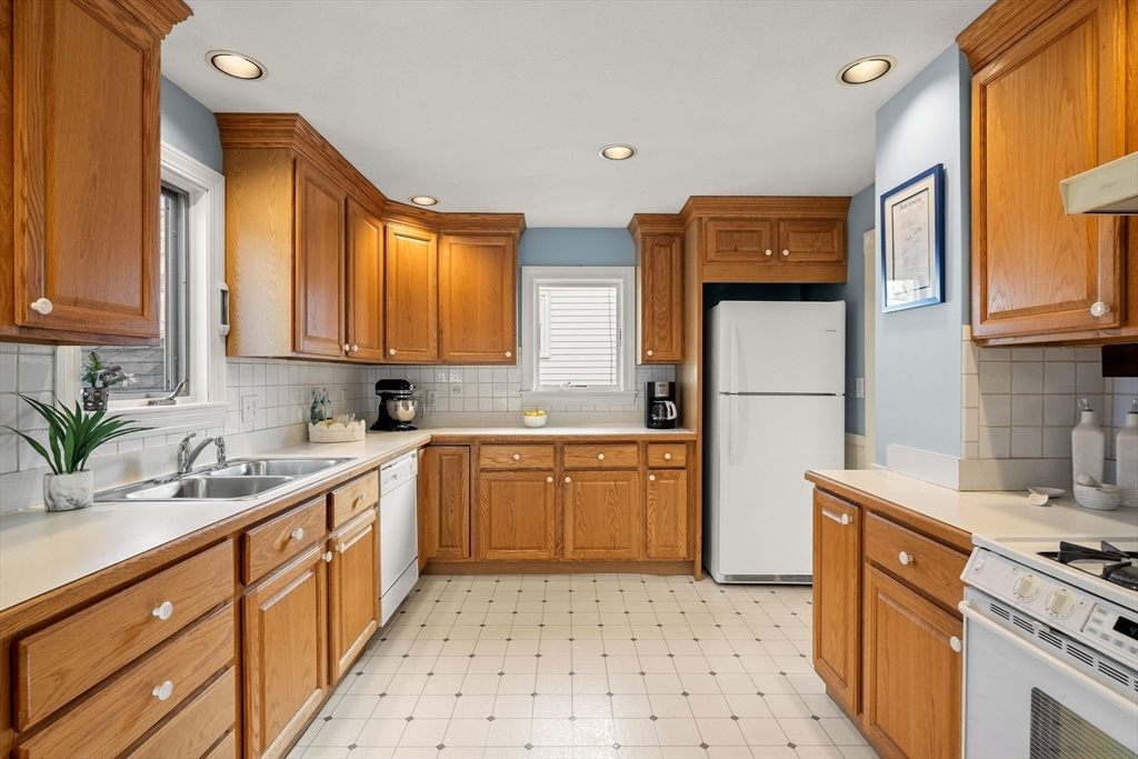 14 Aerial Street Arlington, MA 02474 - Photo 17 of 42