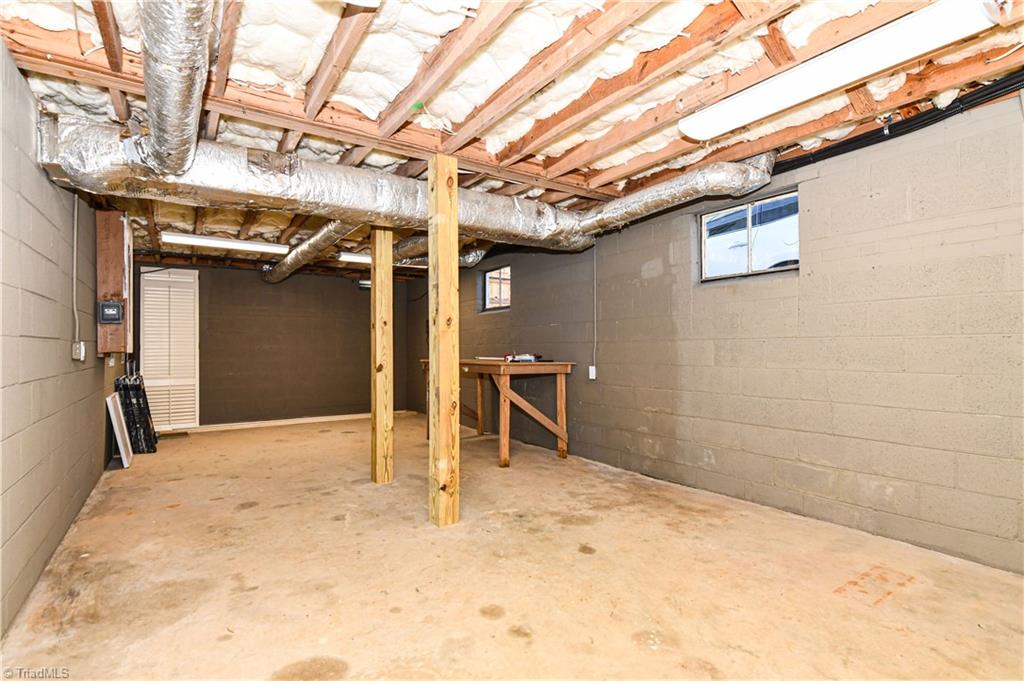1906 Huntington Road Greensboro, NC 27408 - Photo 47 of 50 Gallery Image 47