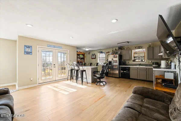 $830,000 | 203 Golf Hill Lane, La Follette, TN 37766