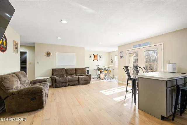 $850,000 | 203 Golf Hill Lane, La Follette, TN 37766