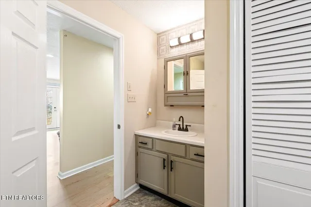 $850,000 | 203 Golf Hill Lane, La Follette, TN 37766