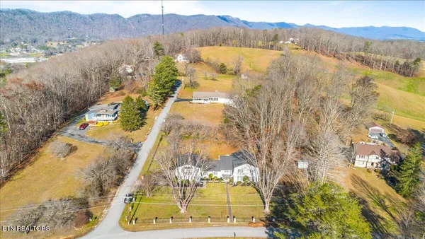 $830,000 | 203 Golf Hill Lane, La Follette, TN 37766