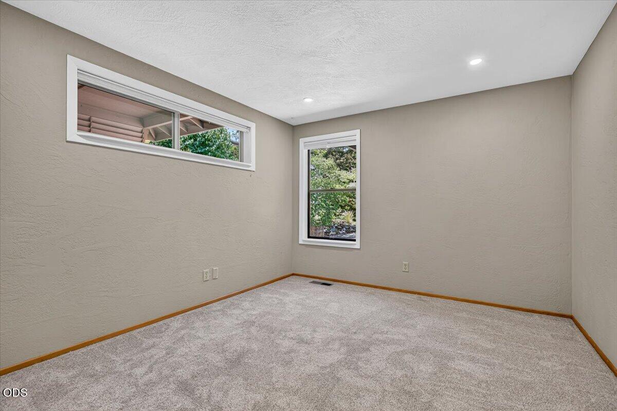 1056 Beswick Way Ashland, OR 97520 - Photo 35 of 47
