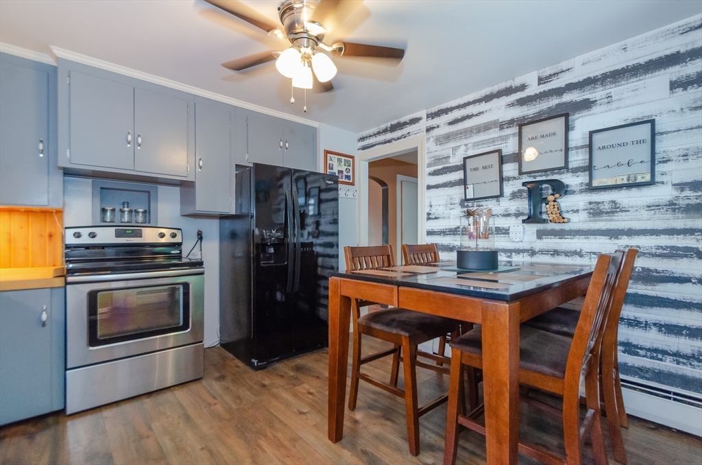 263 Maple Street Warwick, RI 02888 - Photo 3 of 23