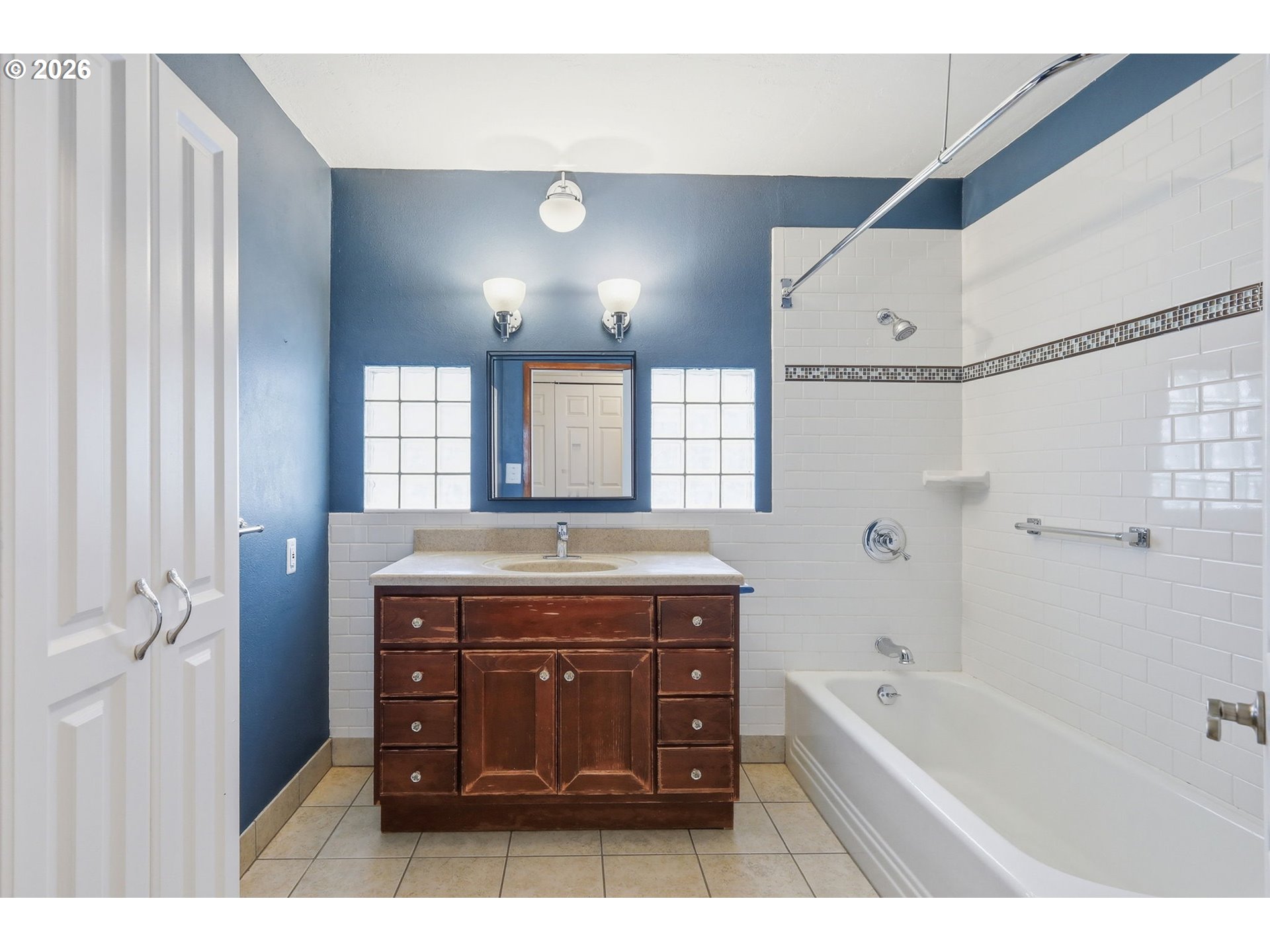 710 South 1st Street Cottage Grove, OR 97424 - Photo 22 of 46 a bathroom with a tub a sink and a large mirror