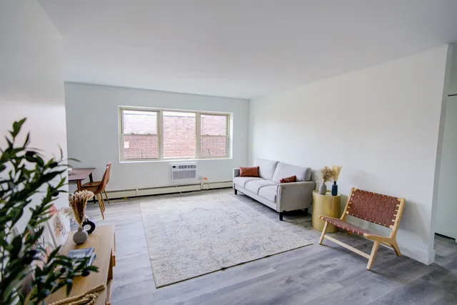 $1,495 | 7250 North Western Avenue, Unit 213, Chicago, IL 60645