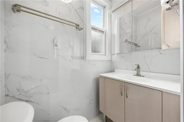 $999,000 | 3735 Oceanic Avenue | Seagate