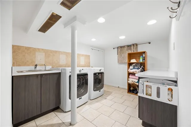 $999,000 | 3735 Oceanic Avenue | Seagate