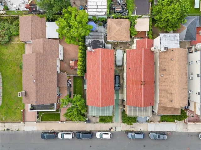 $999,000 | 3735 Oceanic Avenue | Seagate