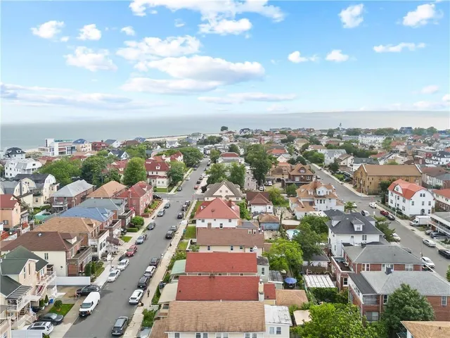 $999,000 | 3735 Oceanic Avenue | Seagate