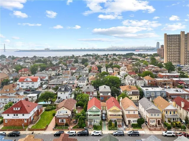 $999,000 | 3735 Oceanic Avenue | Seagate