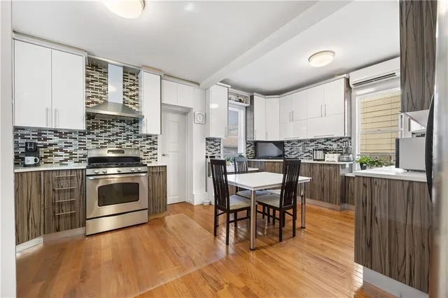 $999,000 | 3735 Oceanic Avenue | Seagate