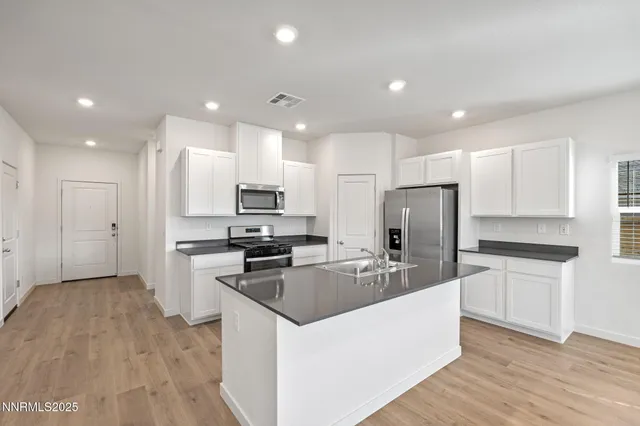 $2,600 | 4547 Mifflin Street, Fernley, NV 89408