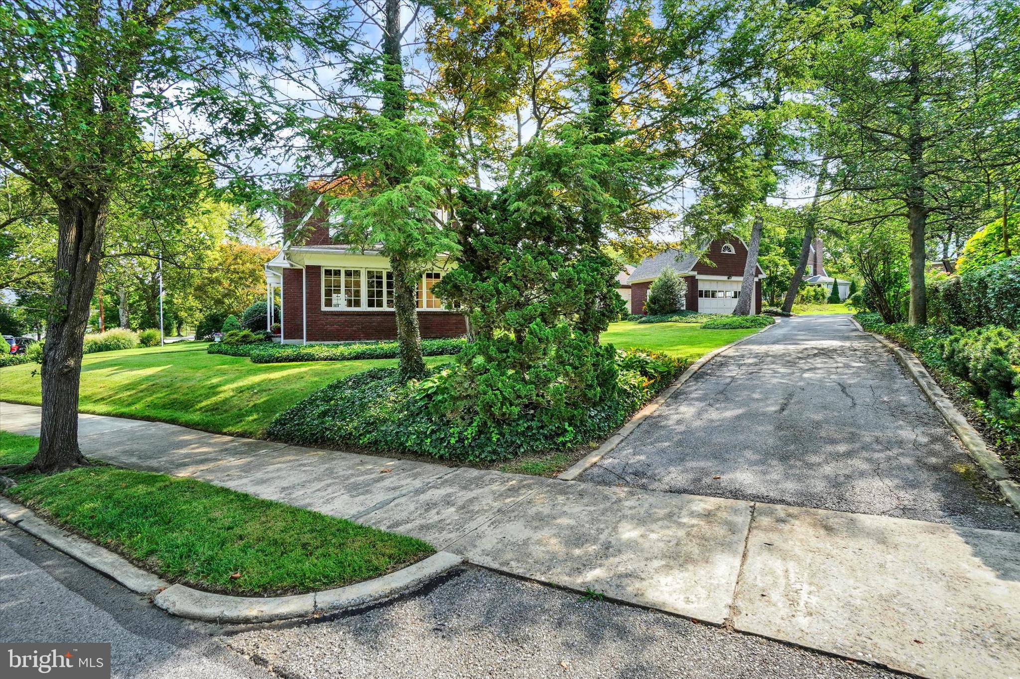132 Springdale Road York, PA 17403 - Photo 3 of 26 Gallery Image 3