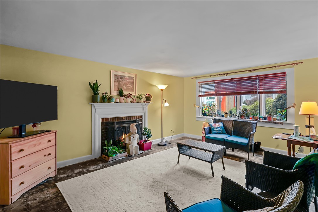 44 Capron Drive Warwick, RI 02886 - Photo 2 of 34