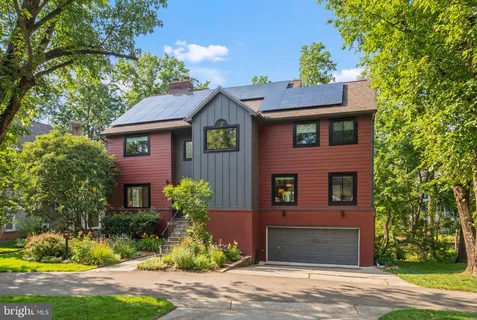 $1,800,000 | 3015 Oregon Knolls Drive Northwest, Washington, DC 20015