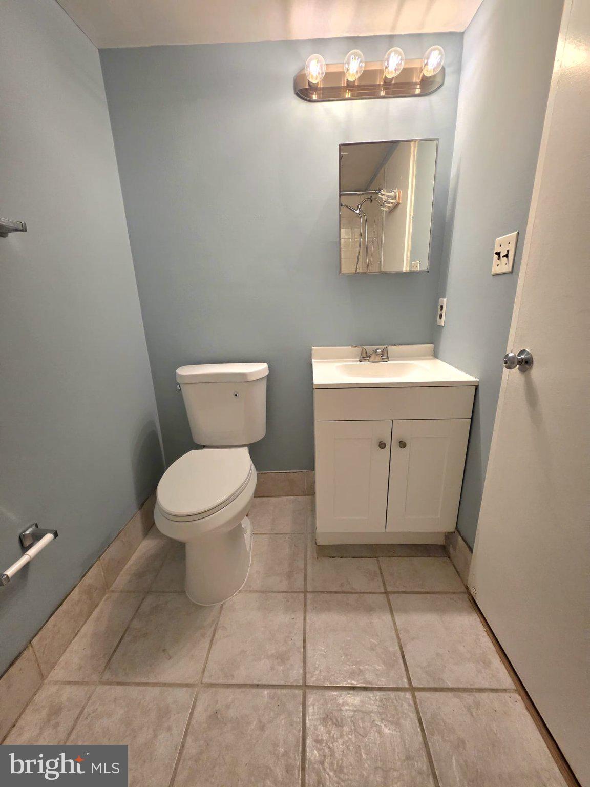 11641 Stoneview Square, Unit 12C Reston, VA 20191 - Photo 23 of 27 Bathroom