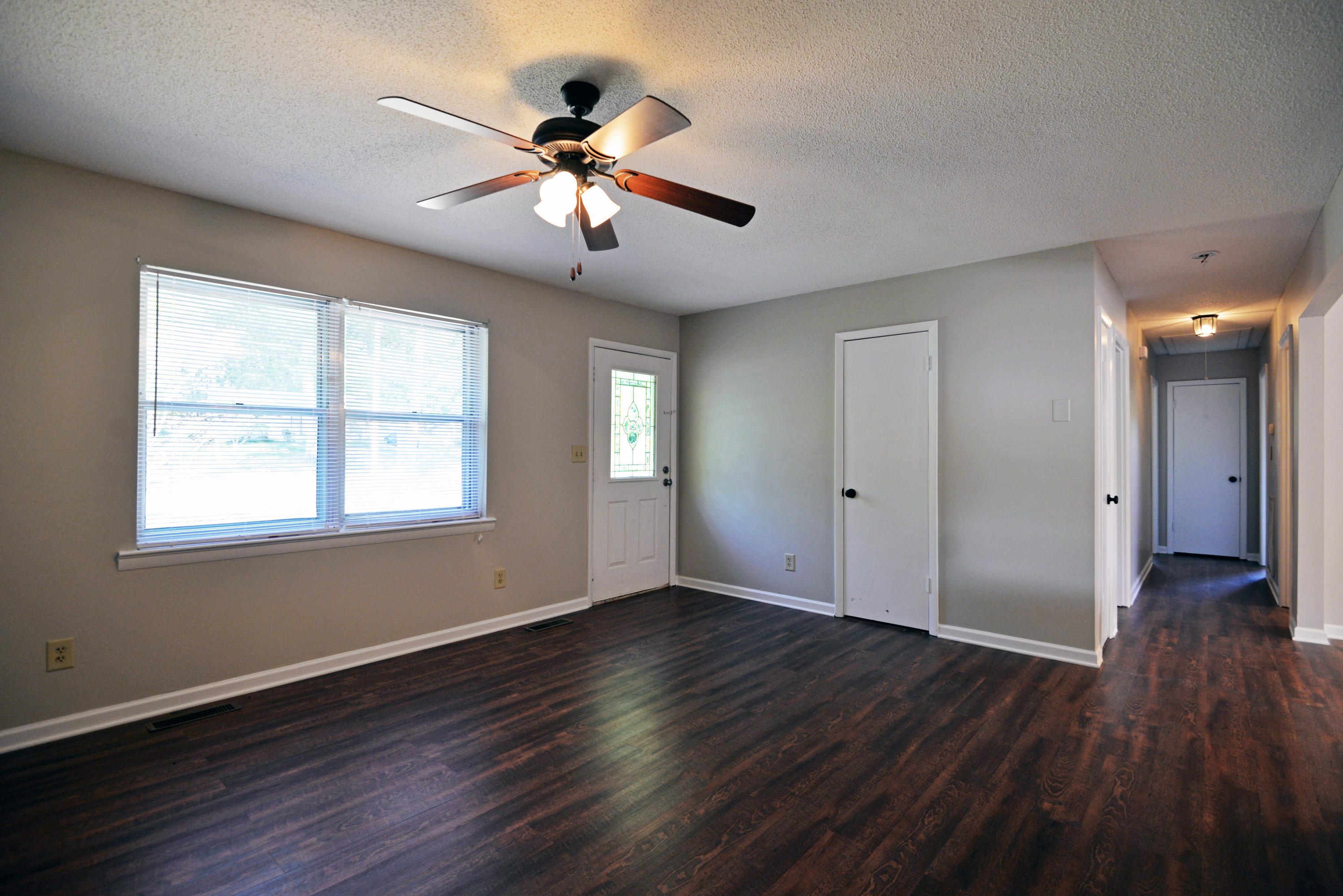 3584 Bennett Road Chattanooga, TN 37412 - Photo 2 of 30 Living room view 1