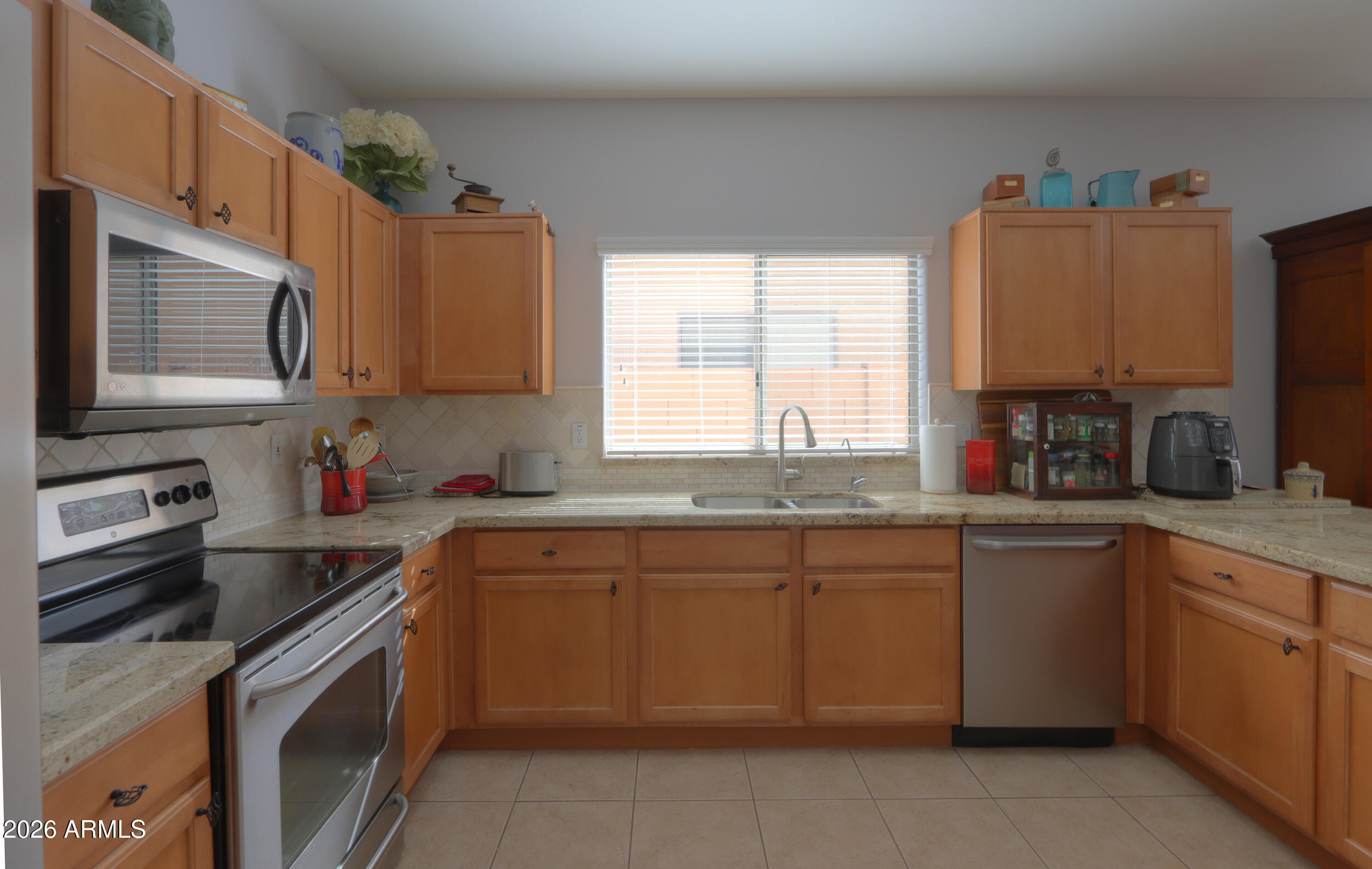 45085 Mescal Street Maricopa, AZ 85139 - Photo 11 of 36 12