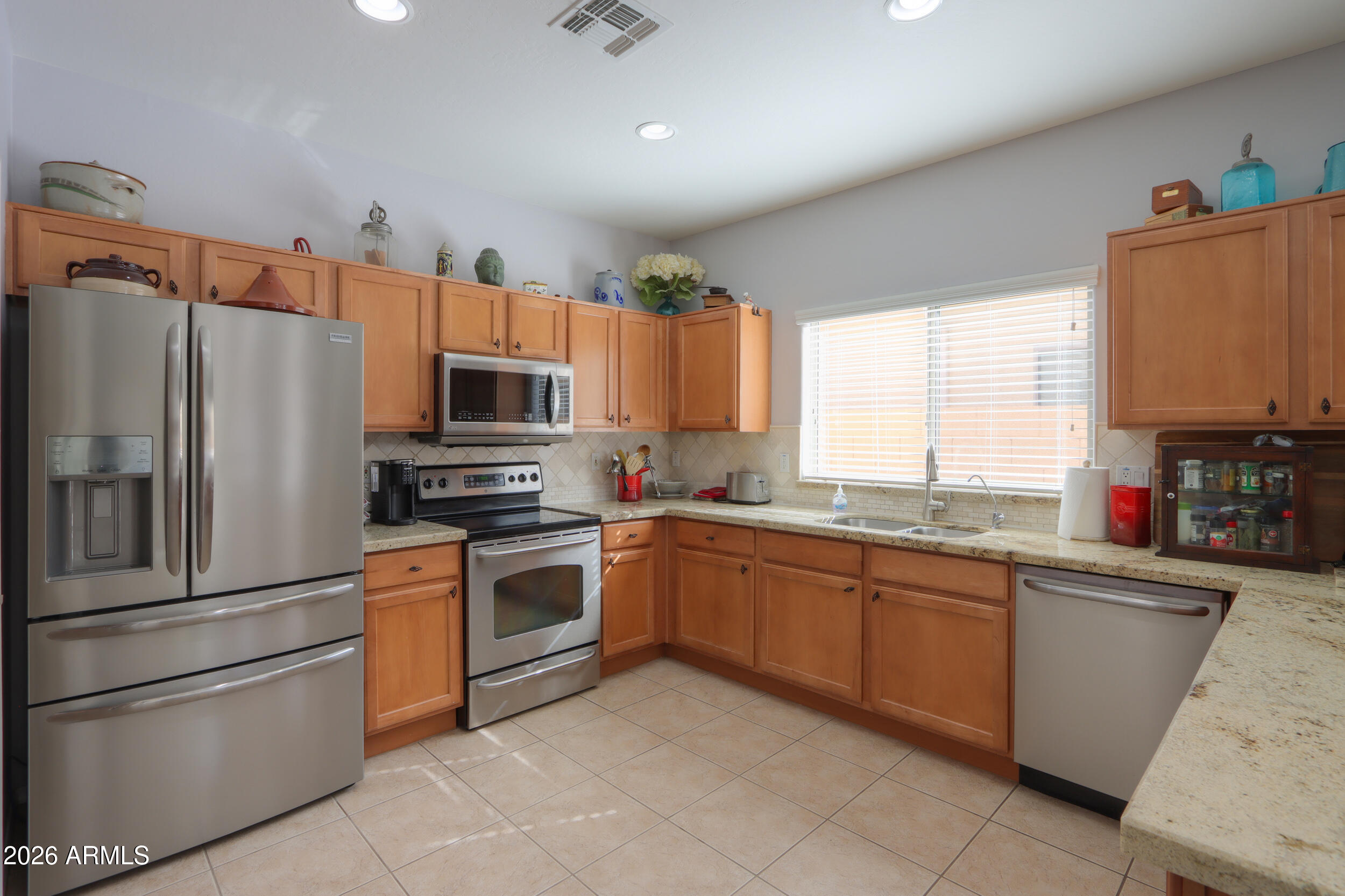 45085 Mescal Street Maricopa, AZ 85139 - Photo 10 of 36 11