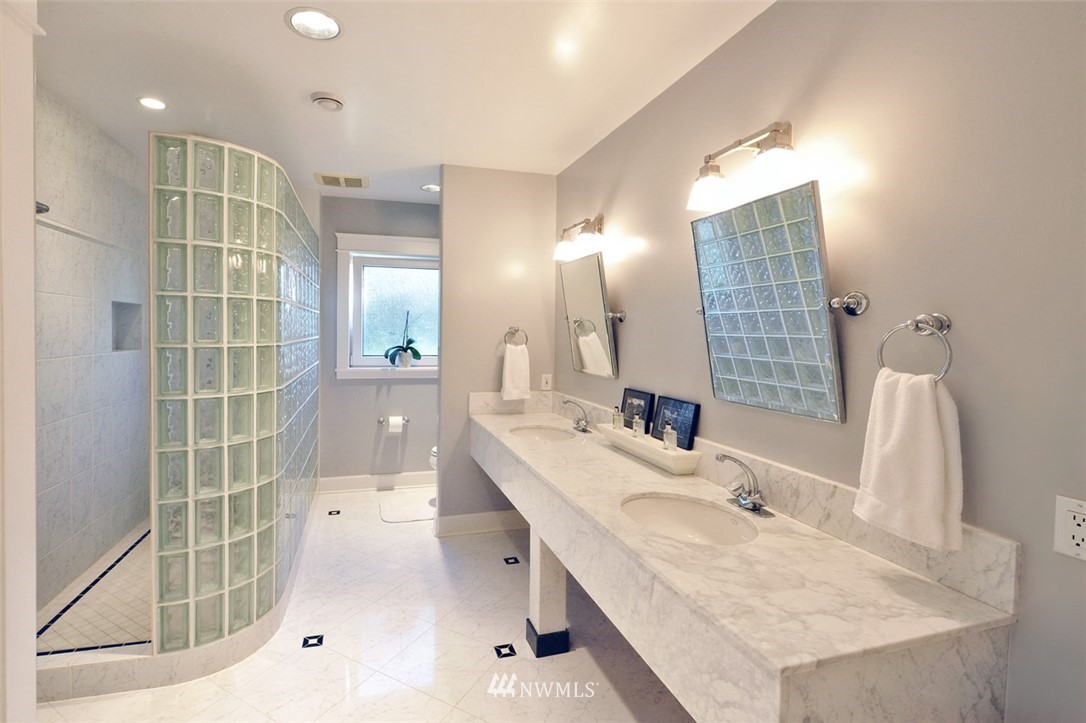 732 Fieldston Road Bellingham, WA 98225 - Photo 22 of 25 a bathroom with a tub sink and mirror