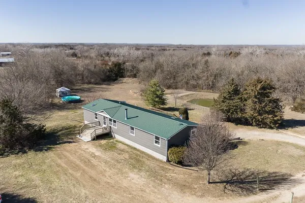 $389,950 | 39010 Lonestar Road, Fontana, KS 66026